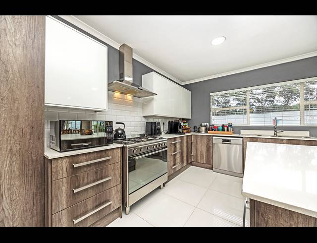 4 BEDROOM FREESTANDING SOLD IN DE LA HAYE